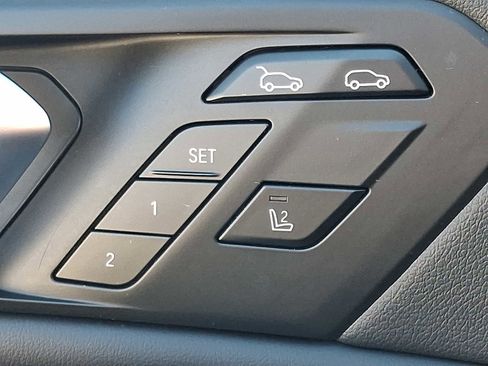 Certified 2023 BMW X6 xDrive40i w/ Executive Package image 26