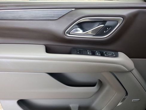 Used 2021 GMC Yukon SLT w/ SLT Premium Package image 16