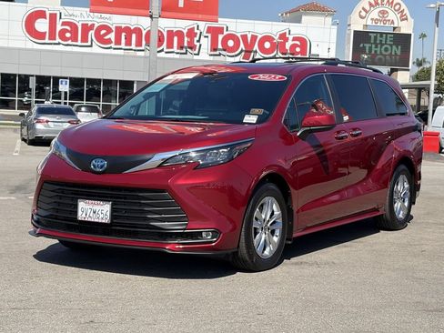 Certified 2025 Toyota Sienna XLE w/ XLE Plus Package AWD/4WD image 43