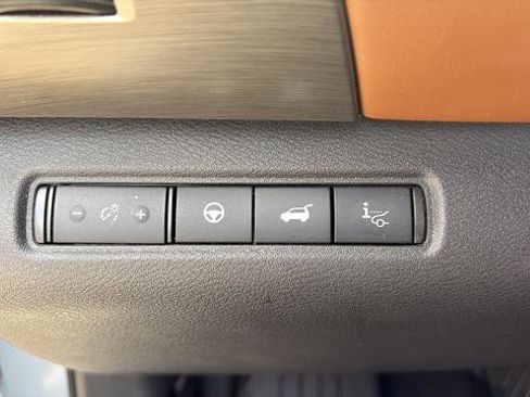 Certified 2025 Nissan Pathfinder Platinum AWD/4WD image 22