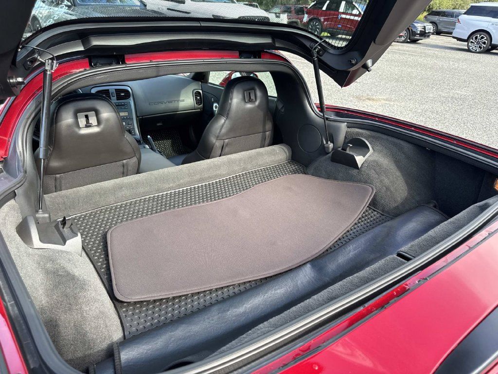 Used 2005 Chevrolet Corvette Coupe w/ Preferred Equipment Group RWD image 11