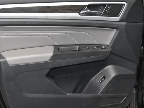 Certified 2023 Volkswagen Atlas SE image 4