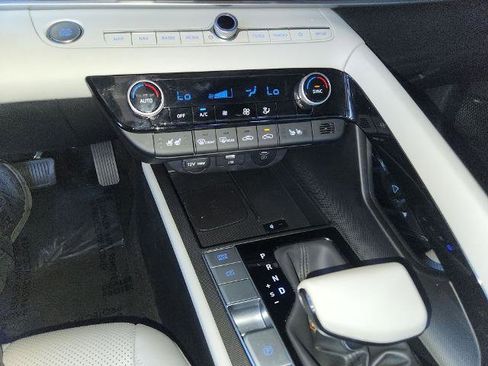 Used 2025 Hyundai Elantra Limited image 20