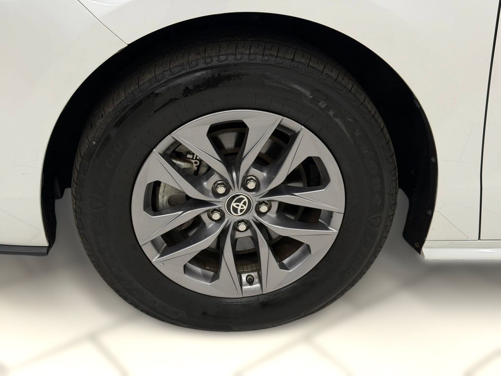 Used 2024 Toyota Sienna XLE FWD image 10