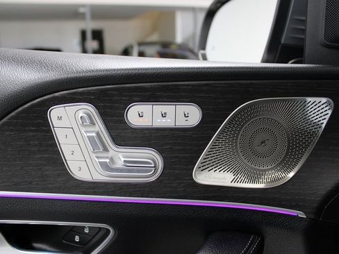 Used 2024 Mercedes-Benz GLS 450 4MATIC image 12