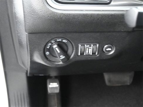 Used 2022 Dodge Challenger GT image 21