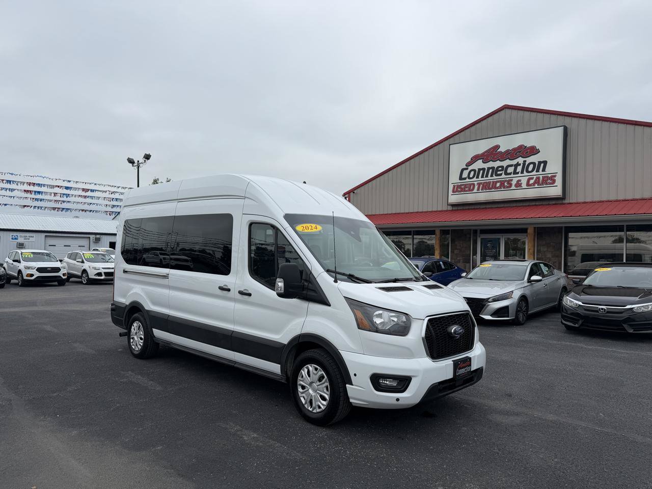 Used 2024 Ford Transit 350 XLT RWD image 1