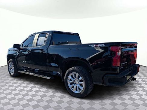 Used 2020 Chevrolet Silverado 1500 Custom w/ Custom Value Package image 3