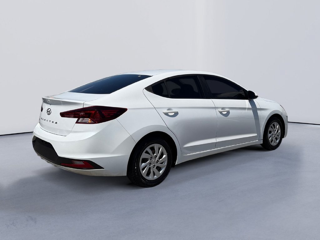 Used 2020 Hyundai Elantra SE w/ Cargo Package (C1) FWD image 3