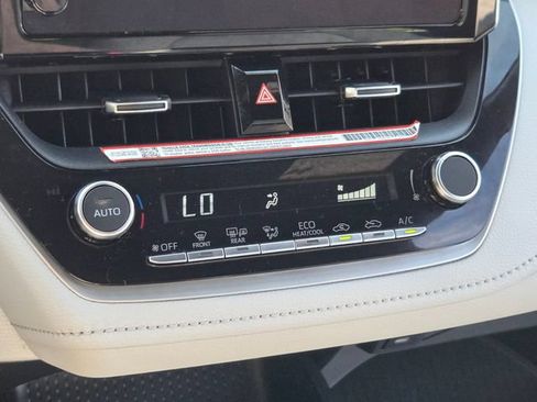 Used 2025 Toyota Corolla SE FWD image 27
