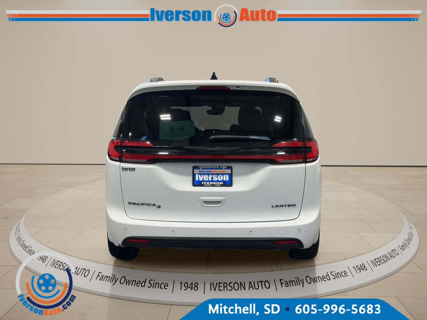 Used 2025 Chrysler Pacifica Limited FWD image 6