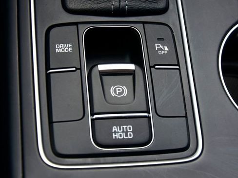 Certified 2018 Kia Sorento LX w/ LX V6 Convenience Package image 24