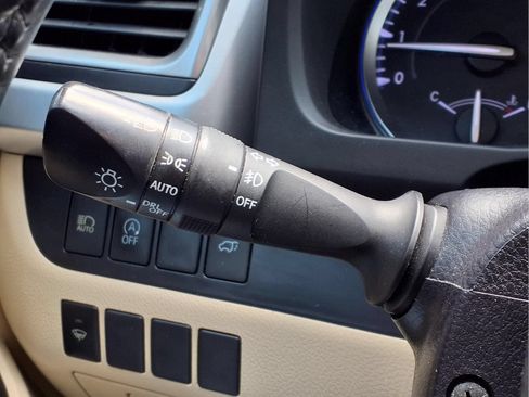 Used 2019 Toyota Highlander XLE FWD image 23