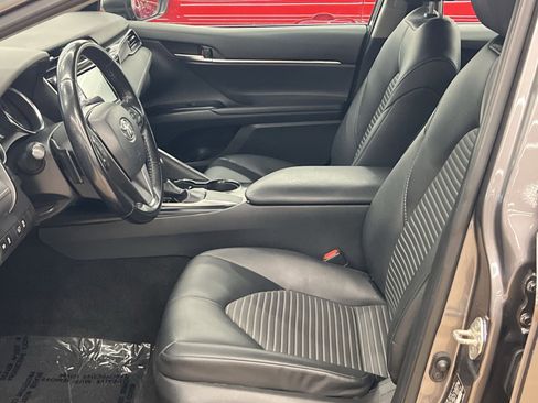 Used 2019 Toyota Camry SE image 12