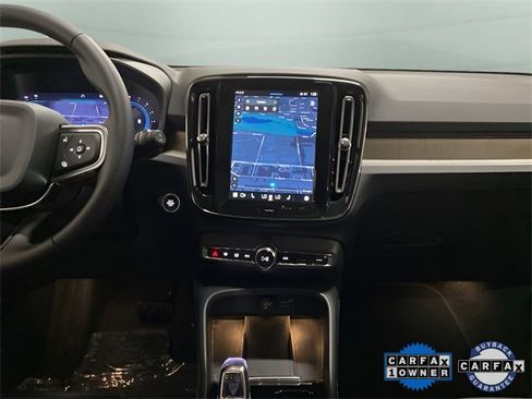 Used 2025 Volvo XC40 B5 Plus image 14