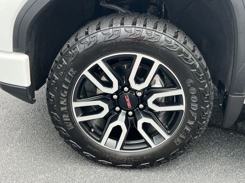 Used 2025 GMC Sierra 1500 AT4 w/ AT4 Premium Package AWD/4WD image 36