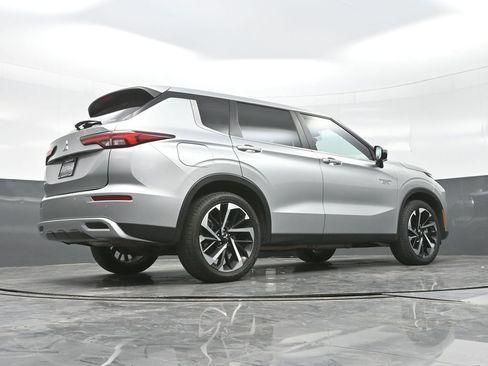 Used 2024 Mitsubishi Outlander SE image 35