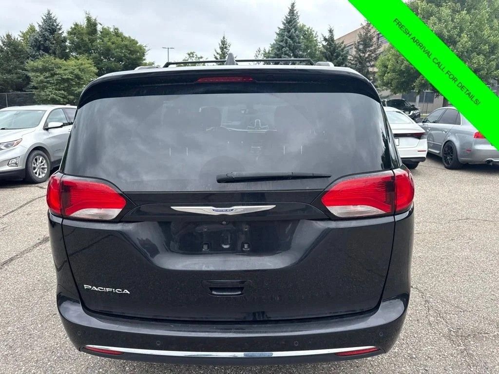 Used 2019 Chrysler Pacifica Touring-L FWD image 8
