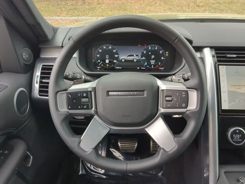 Used 2025 Land Rover Discovery Dynamic SE AWD/4WD image 25