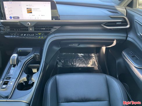 Certified 2023 Toyota Crown AWD/4WD image 19