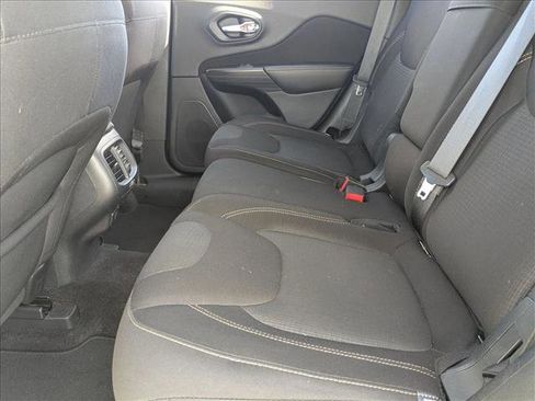 Used 2016 Jeep Cherokee Latitude image 17