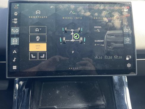 Used 2025 Land Rover Range Rover Sport SE AWD/4WD image 7