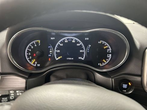 Used 2021 Jeep Grand Cherokee Laredo AWD/4WD image 13
