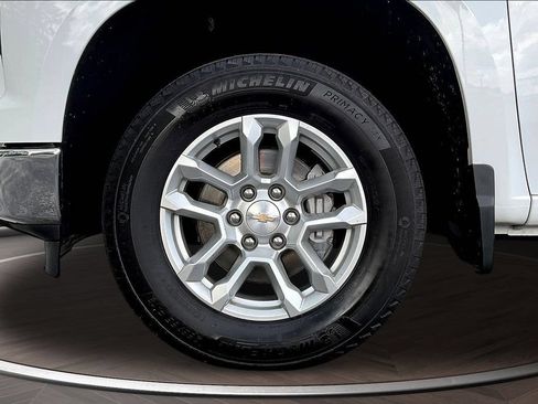 Used 2024 Chevrolet Silverado 1500 LT AWD/4WD image 39