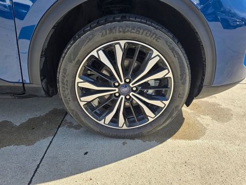 Used 2022 Ford Escape SE w/ SE Sport Appearance Package image 9