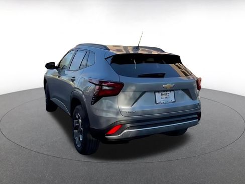 Used 2025 Chevrolet Trax LT image 11