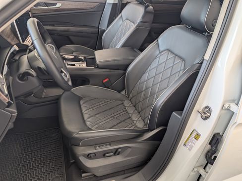 Used 2024 Volkswagen Atlas SEL Premium R-Line AWD/4WD image 17