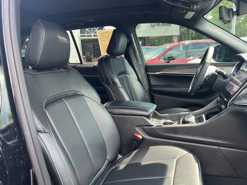 Used 2025 Jeep Grand Cherokee Limited w/ Luxury Tech Group II AWD/4WD image 31