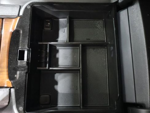 Used 2016 Cadillac Escalade Luxury image 36