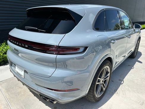 Used 2025 Porsche Cayenne Turbo image 9