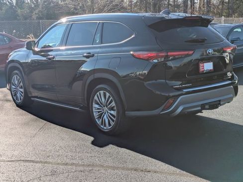 Certified 2022 Toyota Highlander Platinum image 6