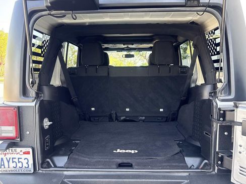 Used 2016 Jeep Wrangler Unlimited Rubicon AWD/4WD image 10