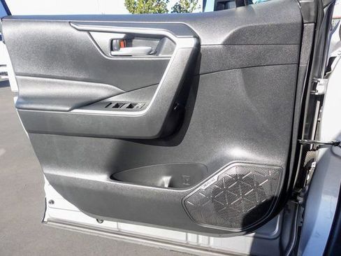 Used 2022 Toyota RAV4 SE image 24