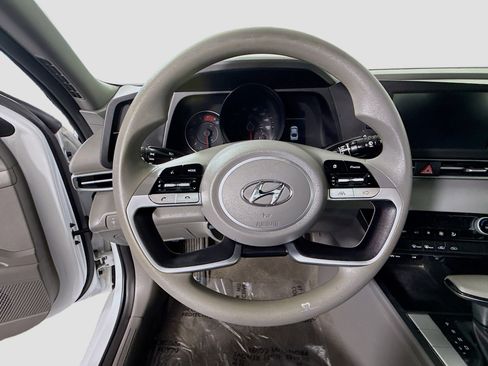 Used 2021 Hyundai Elantra SEL image 13