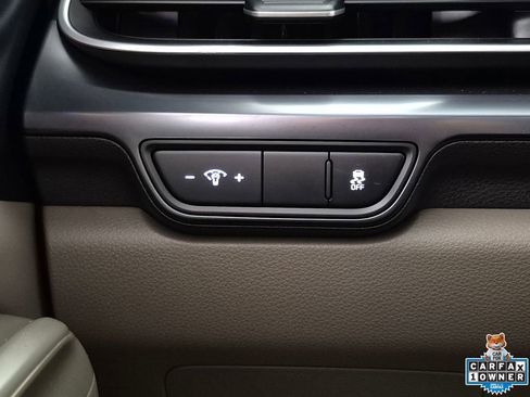 Used 2025 Kia Carnival FWD image 16