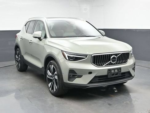 Used 2025 Volvo XC40 B5 Ultra w/ Climate Package AWD/4WD image 2