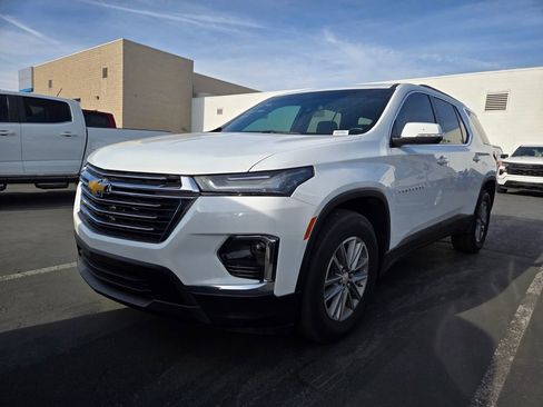 Used 2022 Chevrolet Traverse LT image 1