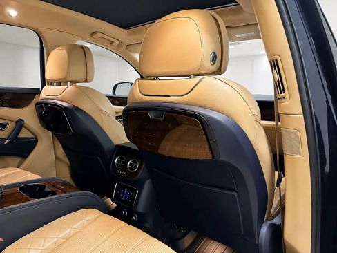 Used 2017 Bentley Bentayga AWD/4WD image 20