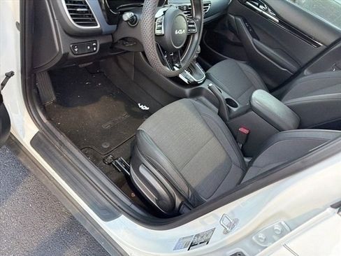Used 2023 Kia Seltos S image 10