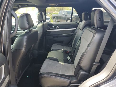 Used 2017 Ford Explorer XLT w/ Equipment Group 202A AWD/4WD image 27