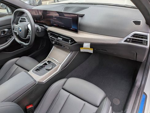 Used 2025 BMW 330i Sedan w/ Convenience Package RWD image 40