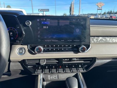 Used 2025 Chevrolet Colorado ZR2 w/ Technology Package image 18