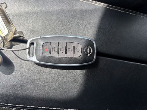 Used 2025 Nissan Rogue SV image 21