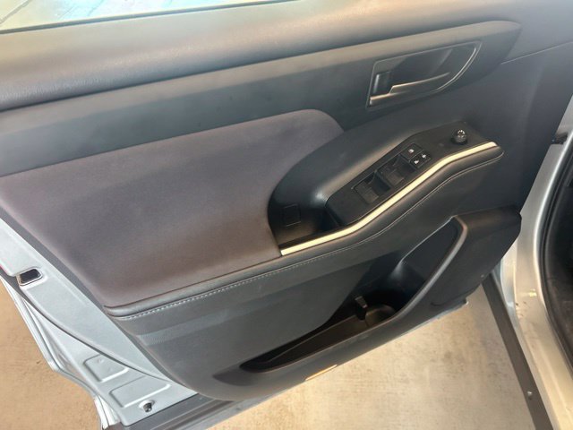 Used 2021 Toyota Highlander LE FWD image 37