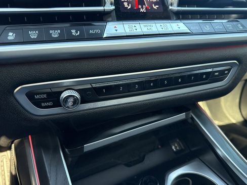 Used 2020 BMW X7 M50i w/ Dynamic Handling Package image 32