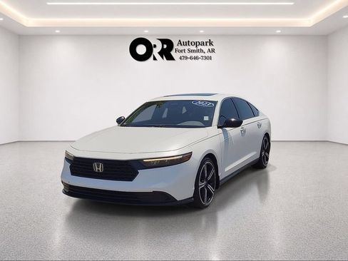 Used 2023 Honda Accord Sport image 2